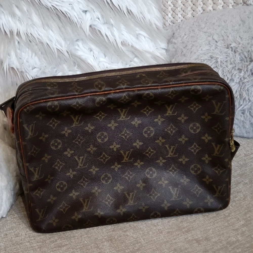 Louis Vuitton beautiful exelent